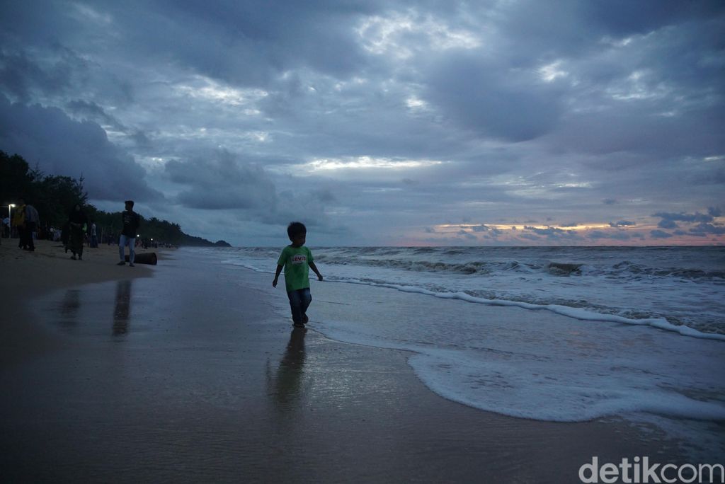Pantai Bahari di Sambas