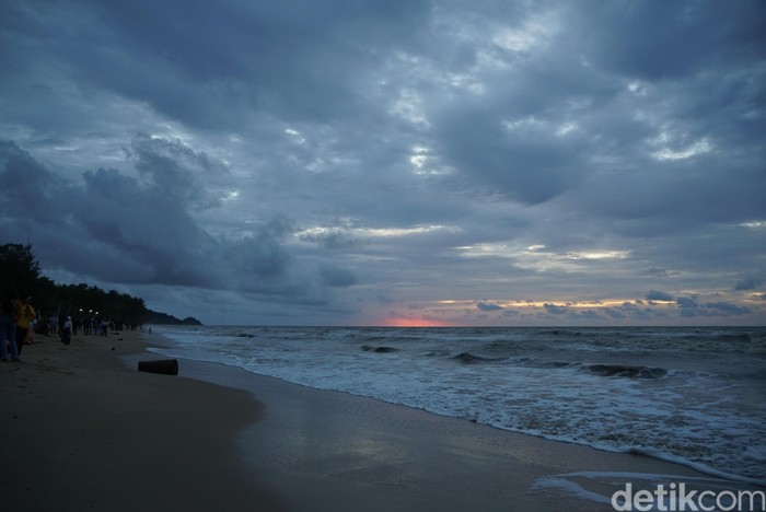 Pantai Bahari di Sambas