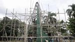 Pembuatan Pohon Natal Raksasa di Katedral Jakarta