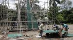 Pembuatan Pohon Natal Raksasa di Katedral Jakarta