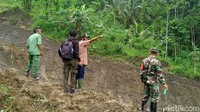 Kepala Desa Bodas, Wasgito, menambahkan bahwa jumlah total areal permukiman warga dan lahan pertanian yang terkena dampak tanah gerak sekitar 30 hektare.