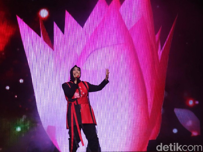 Transmedia merayakan ulang tahunnya yang ke-19 di Trans Studio Cibubur, Selasa (15/12/2020). Sederet penyanyi papan atas Indonesia dan artis ternama tampil di acara tersebut.
