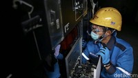 Terdapat 2 sumber pasokan listrik ke Gereja Katedral dari gardu induk yang berbeda sebagai pasokan utama dan cadangan. Selain itu PLN memperkuat dengan Uninterrupted Power Supply (UPS) daya 100.000 Volt Ampere (VA) agar pasokan lebih andal dan stabil.