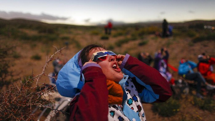 The moon moves across the sun during a solar eclipse in Piedra del Aguila, Argentina, Monday, Dec. 14, 2020. The total solar eclipse was visible from the northern Patagonia region of Argentina and from Araucania in Chile. (AP Photo/Natacha Pisarenko)