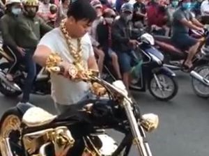 Hotman Paris Sampai Nyerah Melihat Aksi Pemotor yang Satu Ini