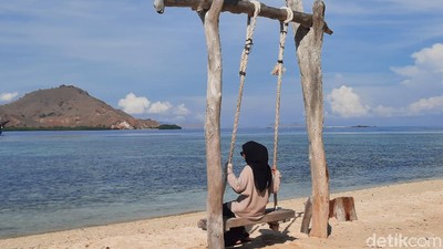 Potret Pulau Kanawa nan Indah dan Tenang di Labuan Bajo