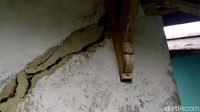 Kepala Desa Bodas, Wasgito mengatakan akibat bencana tersebut terdapat 95 rumah warga desa rusak.