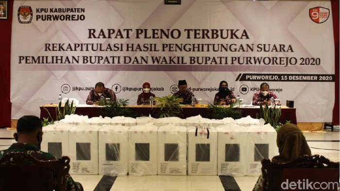 Rapat Pleno Terbuka Rekapitulasi Hasil Penghitungan Suara Pilkada Purworejo 2020, Selasa (15/12/2020).