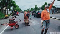 Lubang-lubang itu banyak ditemui di ruas Jalan Yogya-Solo di wilayah timur. Wilayah timur itu meliputi perbatasan Klaten-Boyolali di Kecamatan Wonosari sampai Kecamatan Jogonalan.  