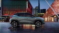 Berlanjut ke bagian bawahnya, tampilan makin berbobot berkat roda 19 inci dan ban yang tebal, roof rails, skid  plates depan dan belakang, serta ground clearance yang tinggi.  Foto: Renault indonesia