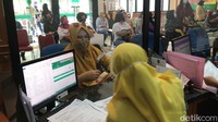 Ternyata benar Rohimah mendaftarkan gugatan cerainya terhadap Kiwil. (Foto: Hanif/detikcom) 