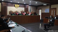 Perantara suap Djoko Tjandra ke Irjen Pol Napoleon, Tommy Sumardi mengikuti sidang tuntutan di Pengadilan Tipikor, Jakarta, Selasa (15/12/2020).   