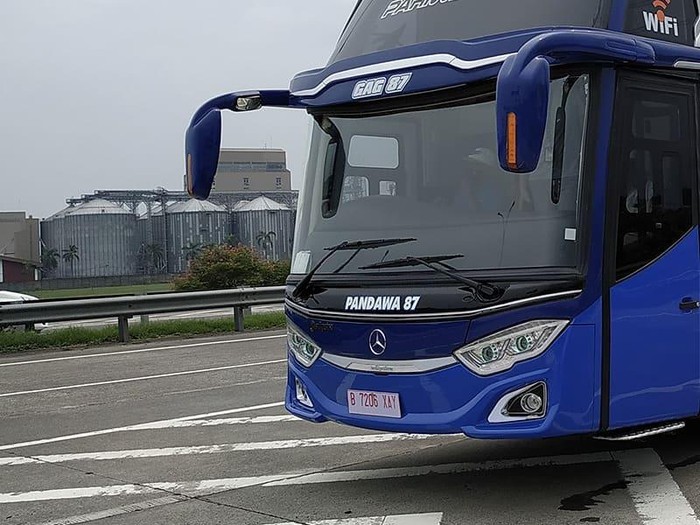 Sleeper bus Adiputro Dream Coach