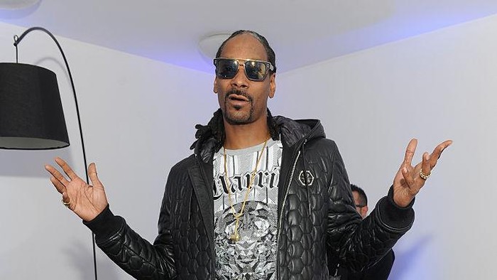 PARIS, FRANCE - MARCH 03:  Hip Hop Artist Snoop Dogg performs during the ETAM show as part of the Paris Fashion Week Womenswear Fall/Winter 2015/2016 at Piscine Molitor on March 3, 2015 in Paris, France.  (Photo by Kristy Sparow/Getty Images for ETAM)