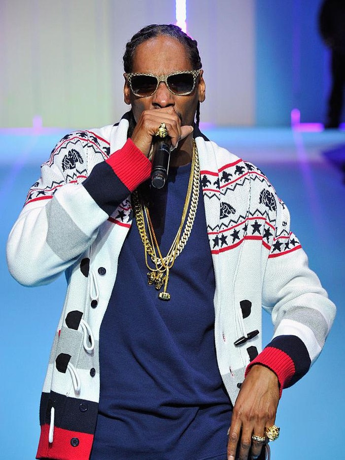 PARIS, FRANCE - MARCH 03:  Hip Hop Artist Snoop Dogg performs during the ETAM show as part of the Paris Fashion Week Womenswear Fall/Winter 2015/2016 at Piscine Molitor on March 3, 2015 in Paris, France.  (Photo by Kristy Sparow/Getty Images for ETAM)