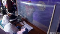 Di TPS, dibagi menjadi beberapa ruang pemungutan suara (RPS). Setiap RPS, jumlah pemilih dibatasi maksimal 500 orang.