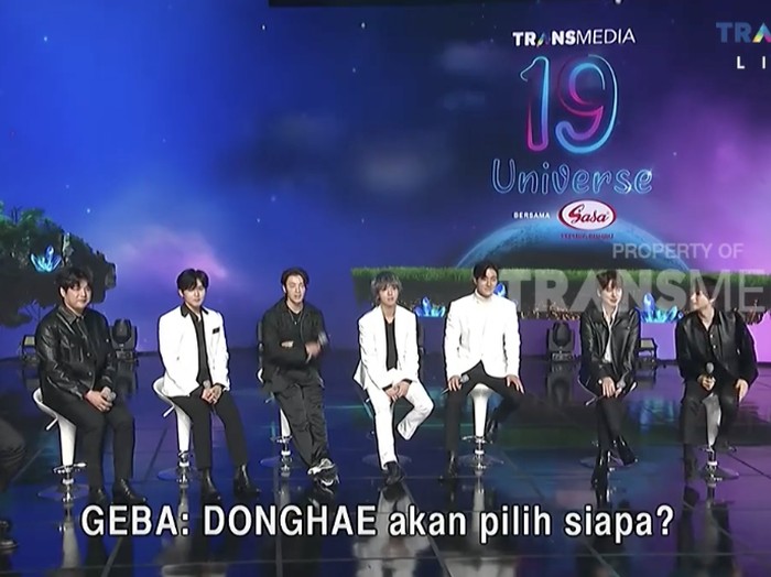 Super Junior di acara HUT Transmedia 19 Universe.