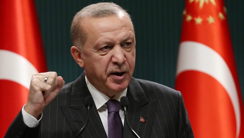 TURKEY-POLITICS President of Turkey Recep Tayyip Erdogan makes a statement after chairing the cabinet meeting in Ankara, on December 14, 2020. (Photo by Adem ALTAN / AFP)