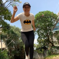 Tya Ariestya sukses menurunkan bobot hingga 22 kg sejak memulai dietnya pada akhir Juni 2020. Dari berat badan 74 kg kini menjadi 52 kg. Foto: Instagram/@tya_ariestya