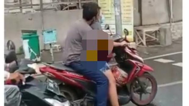 viral mesum di atas motor
