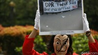 Sebagai penutup kelamnya tahun 2021, pemerintah telah memaksakan pelaksanaan pemilu serentak di tengah rakyat tercekik virus Corona.  