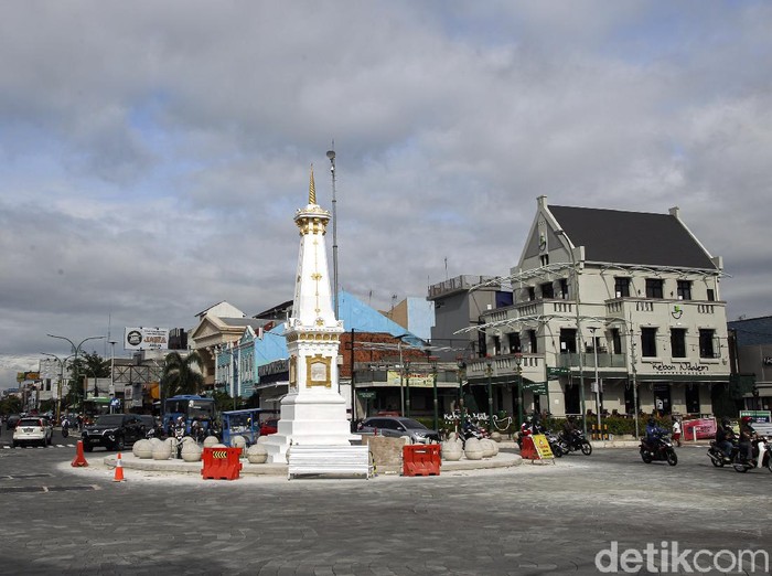 Proses penataan kawasan Tugu Pal Putih, Yogyakarta, telah rampung dilakukan. Kawasan itu kini kian setelah bebas dari kabel melintang. Berikut potretnya.