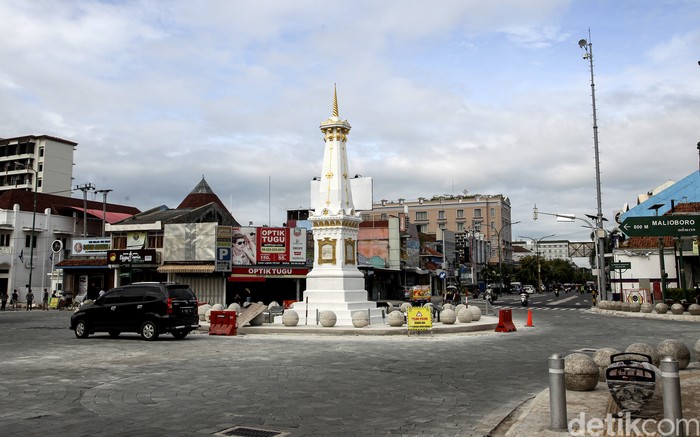 Proses penataan kawasan Tugu Pal Putih, Yogyakarta, telah rampung dilakukan. Kawasan itu kini kian setelah bebas dari kabel melintang. Berikut potretnya.