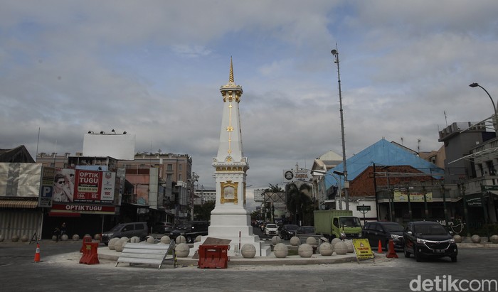 Proses penataan kawasan Tugu Pal Putih, Yogyakarta, telah rampung dilakukan. Kawasan itu kini kian setelah bebas dari kabel melintang. Berikut potretnya.
