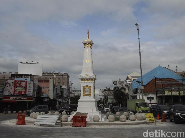 Proses penataan kawasan Tugu Pal Putih, Yogyakarta, telah rampung dilakukan. Kawasan itu kini kian setelah bebas dari kabel melintang. Berikut potretnya.