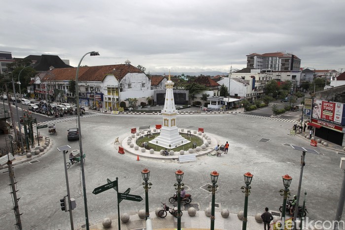 Proses penataan kawasan Tugu Pal Putih, Yogyakarta, telah rampung dilakukan. Kawasan itu kini kian setelah bebas dari kabel melintang. Berikut potretnya.