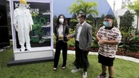Sebagai rangkaian kegiatan Kick Avenue Fair 2020 yang telah diselenggarakan pada Agustus lalu, Bank Mandiri bersama Kick Avenue menyerahkan donasi 100 set bantuan APD dan 100 pasang sneakers buatan lokal bagi tenaga kesehatan yang berjuang menangani COVID-19.