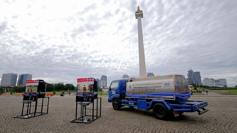Bantuan Fasilitas Cuci Tangan untuk Monas Komunitas mobil Honda melakukan kegiatan sosial dengan menyumbangan fasilitas cuci tangan untuk Monas. Sebanyak 45 fasilitas cuci tangan disumbangan.