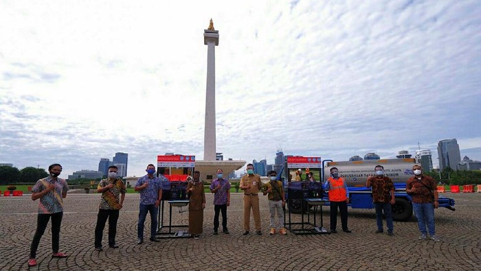 Bantuan Fasilitas Cuci Tangan untuk Monas Komunitas mobil Honda melakukan kegiatan sosial dengan menyumbangan fasilitas cuci tangan untuk Monas. Sebanyak 45 fasilitas cuci tangan disumbangan.
