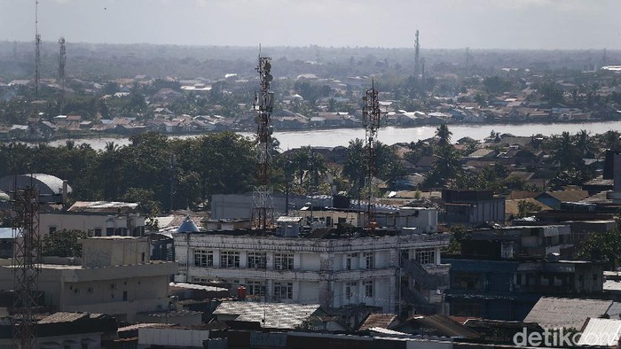 Kota Pontianak merupakan Ibukota provinsi Kalimantan Barat, dimana luas keseluruhan wilayahnya mencapai 107.82 Km. Seperti apa potretnya dari ketinggian?