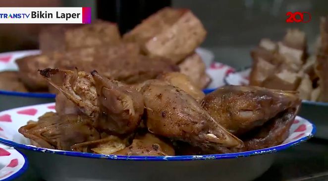 Bikin Laper! Jajan Aneka Sate Rp 1.000 di Angkringan Jogja
