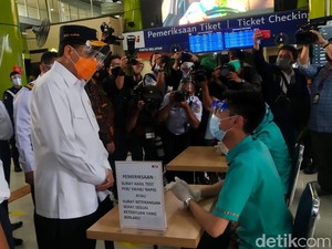 Menhub Cek Kesiapan Stasiun Gambir Jelang Natal dan Tahun Baru