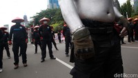 Mereka hendak memberi dukungan terhadap upaya judicial review yang berlangsung di Mahkamah Konstitusi (MK).