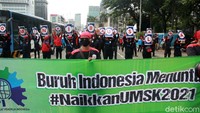 Sayang, aksi mereka diblokade dan tertahan di Patung Kuda, sekitar 100 meter dari Gedung MK.