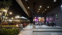 Siapa bilang tidak ada kafe di pos perbatasan? Nih di Aruk ada kafe yang tidak kalah asyik dengan kafe-kafe di kota besar lho.