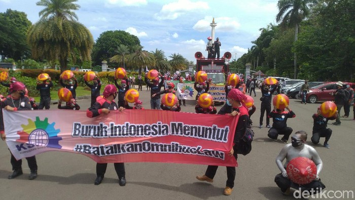 Demo Buruh di Patung Kuda tuntut batalkan UU Cipta Kerja