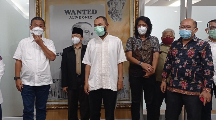 Guru pembuat soal ujian Anies diejek Mega minta maaf
