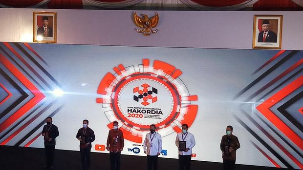 KPK beri penghargaan ke Polri di Hakordia 2020.