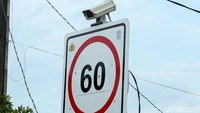 Kamera CCTV itu dipasang untuk memantau kecepatan para pengendara yang melintas di kawasan Jalan Raya Pantura di kawasan Subang, Jawa Barat.