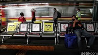 Penerapan protokol kesehatan diterapkan dengan ketat di Stasiun Gambir.