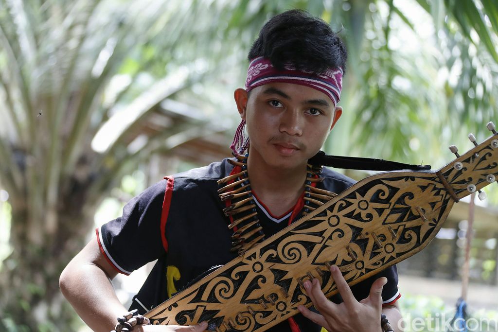 Cerita ABG Suku Dayak yang Termotivasi Ayah dan Belajar dari YouTube
