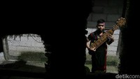 Dalam suasana seperti ini, tidak jarang di antara mereka ada yang dirasuki roh halus maupun roh leluhur. detikcom bersama BRI mengadakan program Tapal Batas yang mengulas mengenai perkembangan infrastruktur, ekonomi, hingga wisata di beberapa wilayah terdepan khususnya di masa pandemi. Untuk mengetahui informasi dari program ini ikuti terus beritanya di tapalbatas.detik.com!