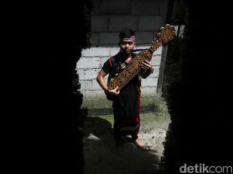 Ini Sape, Alat Musik Tradisional Suku Dayak di Tanah Borneo