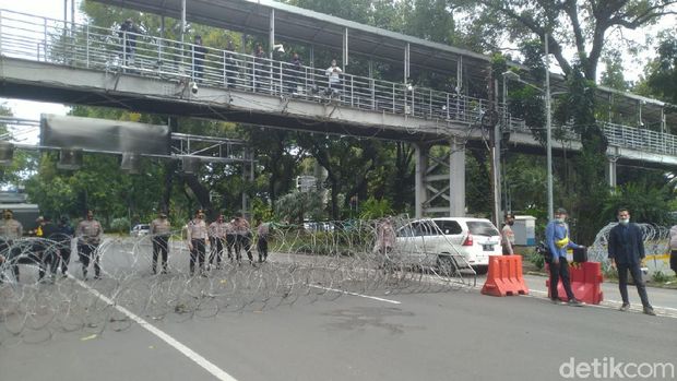 Jalan Medan Merdeka Barat ditutup arah Istana ditutup, Rabu (16/12)