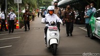 Saat itu, Budi menyampaikan bahwa 100 unit mobil yang dipesan tersebut akan digunakan sebagai kendaraan dinas pejabat Kemenhub setingkat eselon I dan eselon II.