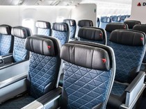 Tak Mau Tukar Kursi di Pesawat, Hujatan Online Deras Diterima Wanita Ini